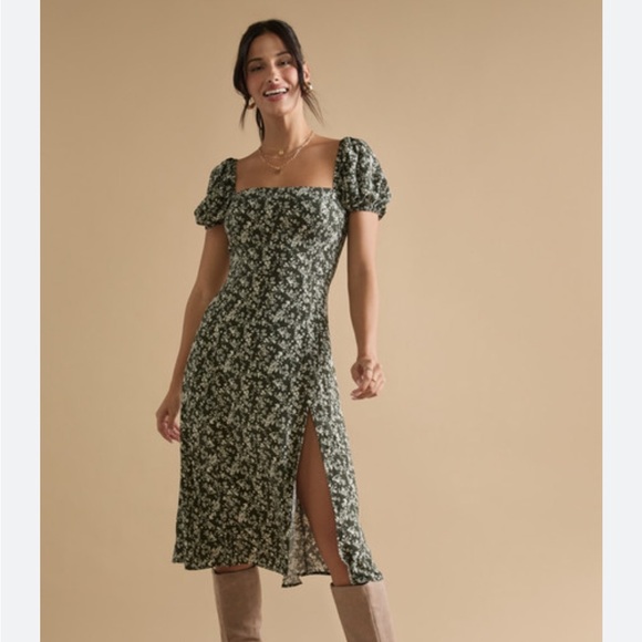 Francesca's Collections Dresses & Skirts - Francesca's Collections Green Floral Midi Dress♥️Excellent Condition